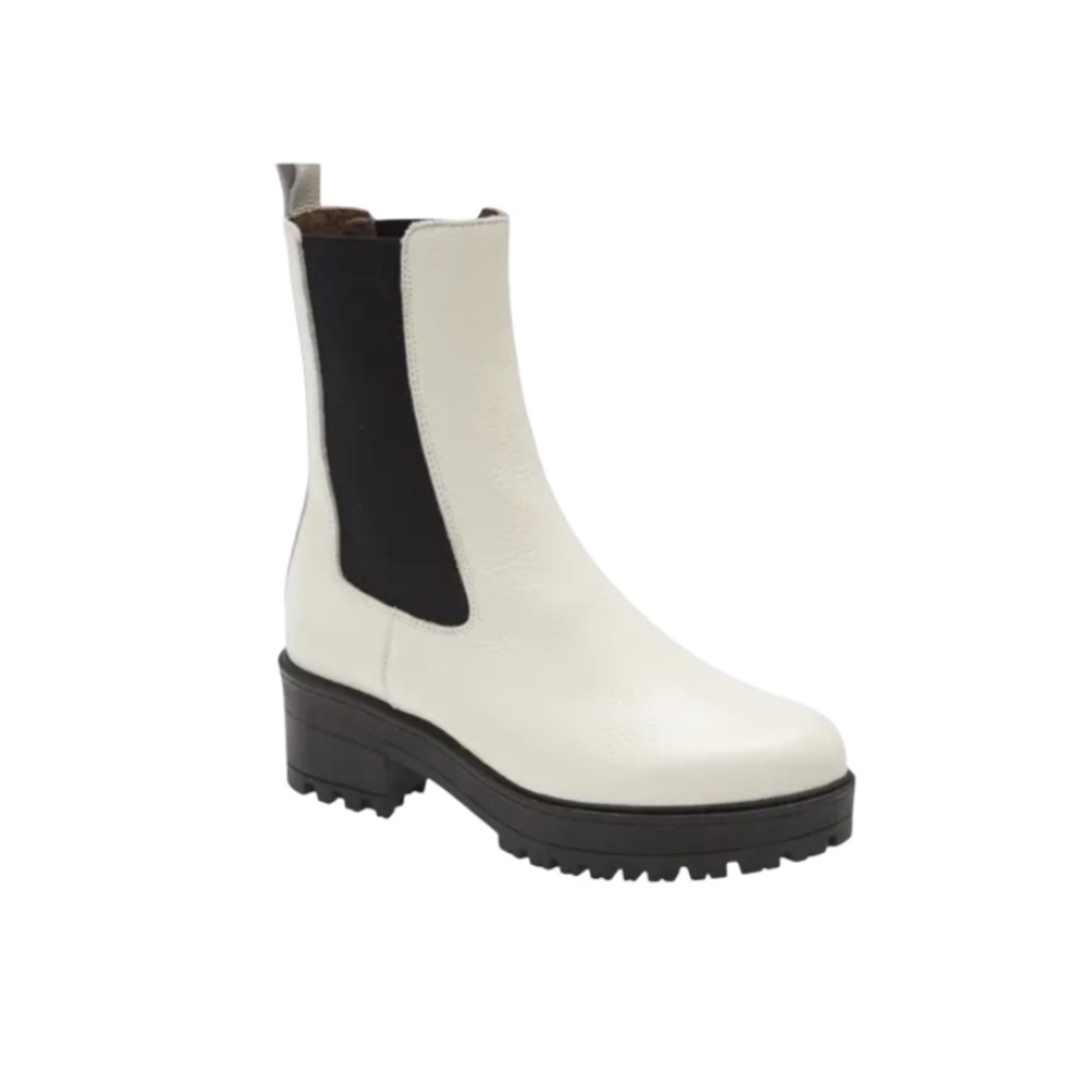 Tory Burch Benton Chelsea Boot in Ivory Vachetta.  Size 6